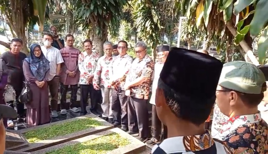 MENJEMPUT AKAR, MERAJUT MASA DEPAN